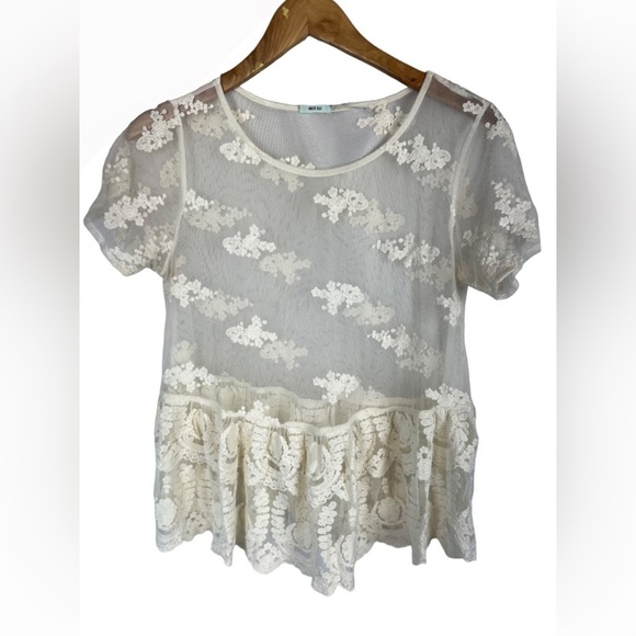 Kimchi Blue Lace Peplum Top with Floral Design Size S - Picture 3 of 10